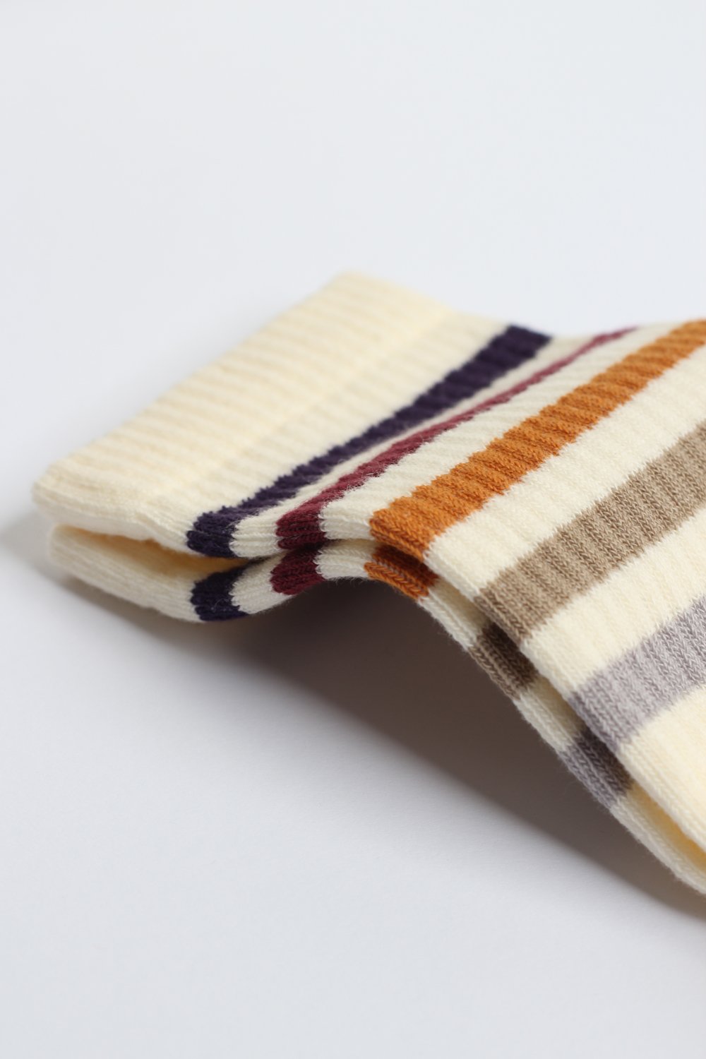 Athletique Classique Super Stripes Off White / Gribskov Plum / Red Wine / Honey / Khaki / Trord Grey - Democratique Socks